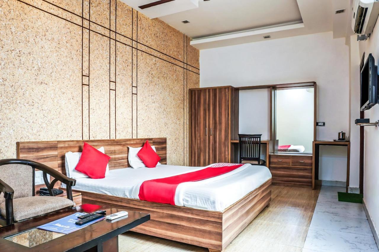 OYO 18895 Hotel Kartikay Grand Hisār Exteriör bild