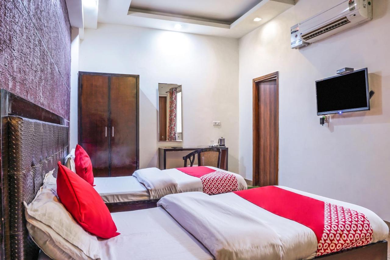 OYO 18895 Hotel Kartikay Grand Hisār Exteriör bild